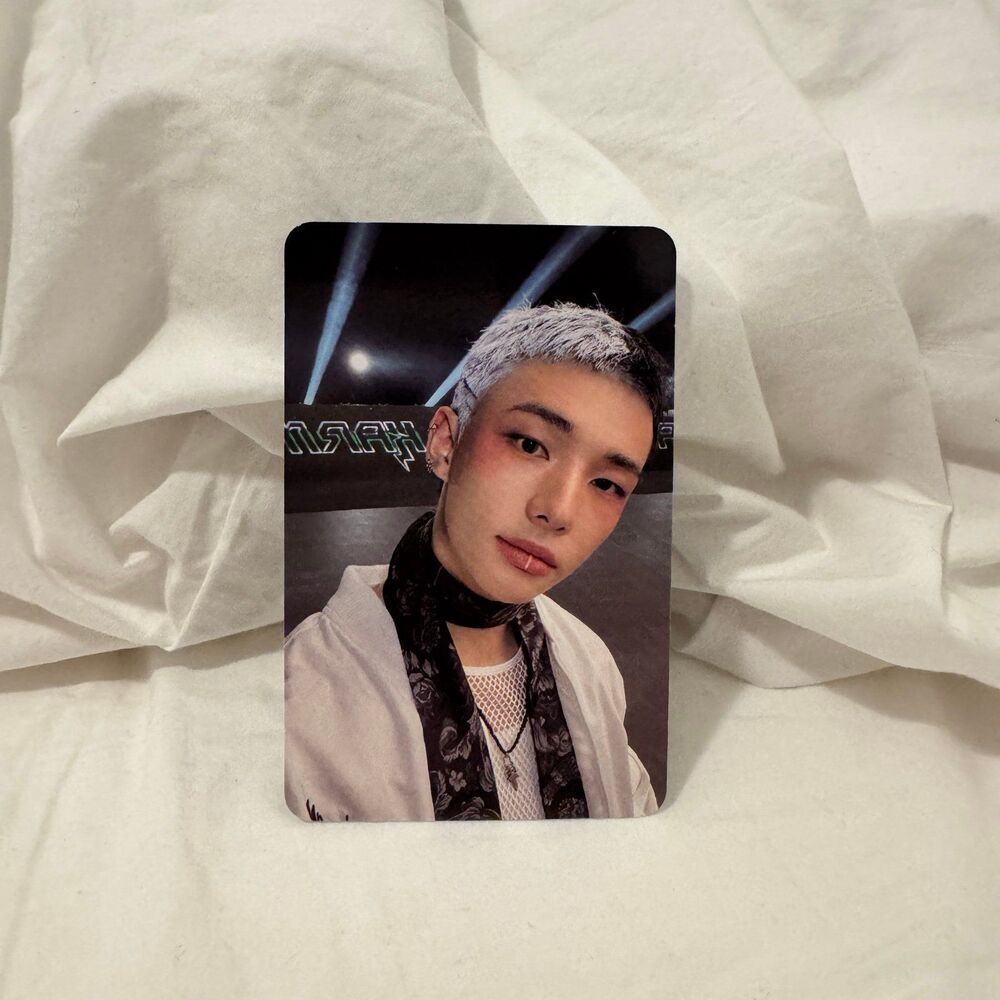Hyunjin karma limited photocard black white cruella